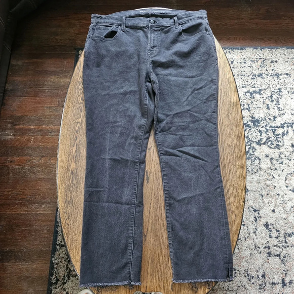 Old Navy Curvy Profile Raw Hem with Split Ankle Black Jeans Size Women's 16 Long - Picture 1 of 13